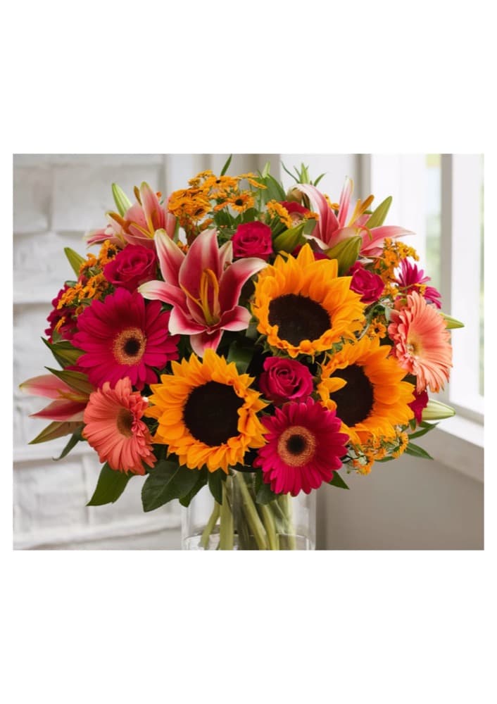 Sonnenblumen mit Gerbera und roten Rosen — Sonnenblumenglück, handgebundener Strauß von Blumen im Westend in Frankfurt